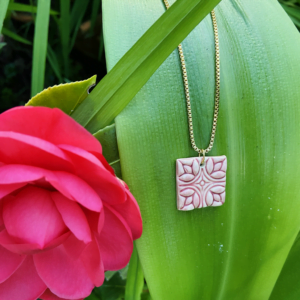 Colar Azulejo Rosa | Porcelana