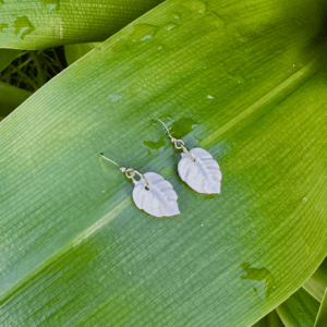 Brincos Monstera | Porcelana